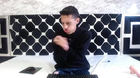 Thiago   online show from May 24, 2:27 am