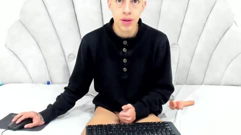 Thiago   online show from May 26, 12:28 am