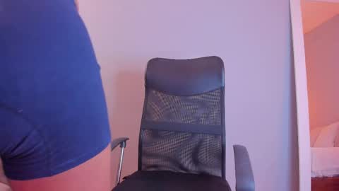 Snapshot of thiagovega_ chatting on April 6, 5:30 am thiagovega_ online show from April 6, 5:30 am