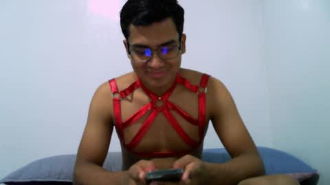 Snapshot of thiagovega_ chatting on April 16, 6:47 am thiagovega_ online show from April 16, 6:47 am