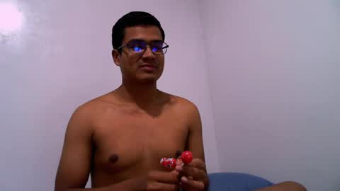 Snapshot of thiagovega_ chatting on April 20, 3:31 am thiagovega_ online show from April 20, 3:31 am
