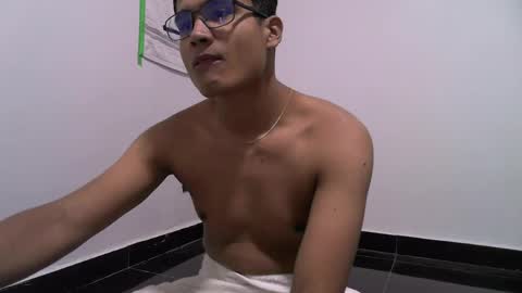 Snapshot of thiagovega_ chatting on May 17, 6:11 am thiagovega_ online show from May 17, 6:11 am
