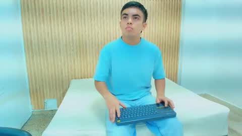 Snapshot of thiam_keller chatting on March 30, 9:05 pm Thiam online show from March 30, 9:05 pm