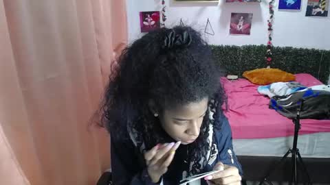Snapshot of thiana_horny chatting on June 2, 1:24 pm thiana_horny online show from June 2, 1:24 pm