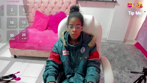 Snapshot of thianahorny chatting on December 17, 12:11 pm thianahorny online show from December 17, 12:11 pm