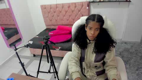 thianahorny online show from December 19, 10:44 am