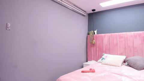 Snapshot of thiara_gh chatting on May 24, 1:32 am thiara_gh online show from May 24, 1:32 am