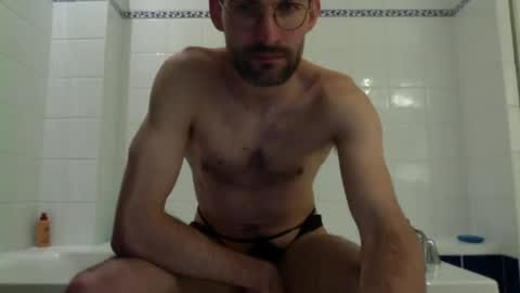 Snapshot of thibthib12 chatting on February 17, 5:43 pm Thibthib online show from February 17, 5:43 pm