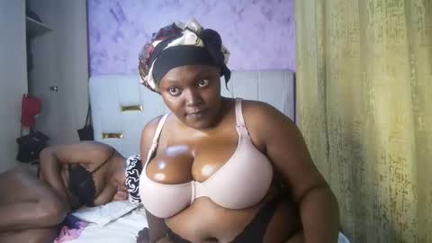 thick_n_flirty online show from April 26, 8:39 pm