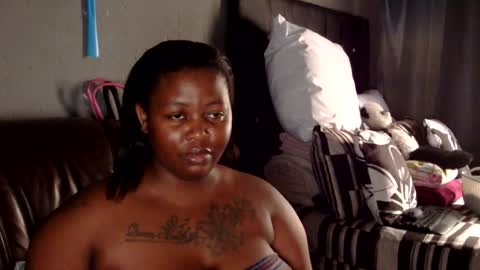 Snapshot of thickcaramel_p chatting on February 12, 9:26 am phindy online show from February 12, 9:26 am