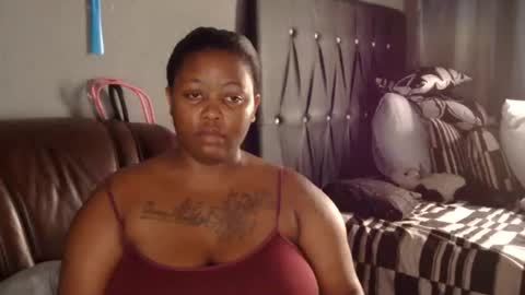 Snapshot of thickcaramel_p chatting on February 19, 10:33 am phindy online show from February 19, 10:33 am