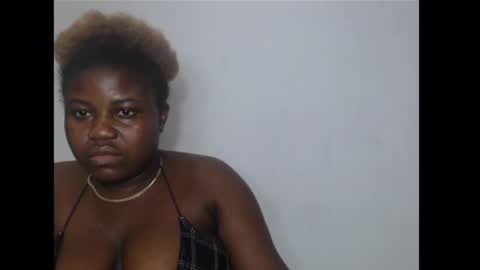 Snapshot of thickebonny7 chatting on February 3, 2:53 am thickebonny7 online show from February 3, 2:53 am