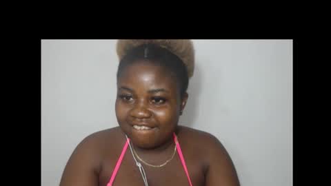 Snapshot of thickebonny7 chatting on February 8, 7:17 pm thickebonny7 online show from February 8, 7:17 pm