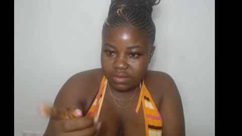 Snapshot of thickebonny7 chatting on February 12, 3:01 am thickebonny7 online show from February 12, 3:01 am