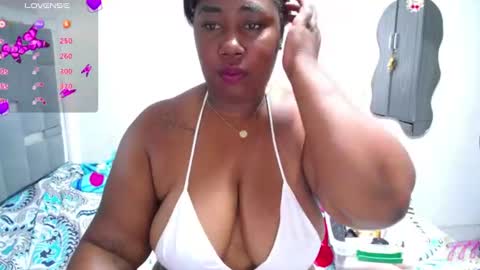 Snapshot of thickebonymilf chatting on June 19, 2:10 pm XIOMARA online show from June 19, 2:10 pm