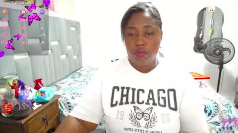 Snapshot of thickebonymilf chatting on June 29, 11:38 pm XIOMARA online show from June 29, 11:38 pm