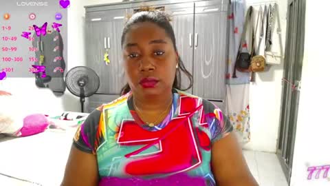 Snapshot of thickebonymilf chatting on July 6, 1:24 am XIOMARA online show from July 6, 1:24 am