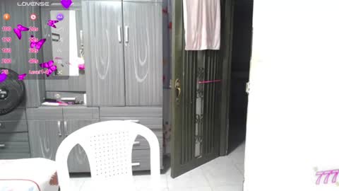 Snapshot of thickebonymilf chatting on July 12, 5:31 am XIOMARA online show from July 12, 5:31 am
