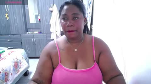 Snapshot of thickebonymilf chatting on July 22, 6:27 am XIOMARA online show from July 22, 6:27 am