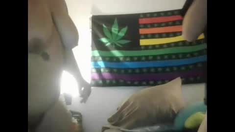 Snapshot of thickgirlaz chatting on January 1, 9:49 am thickgirlaz online show from January 1, 9:49 am