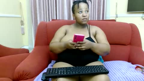 Snapshot of thickjuicyxxx chatting on October 12, 4:17 pm thickjuicyxxx online show from October 12, 4:17 pm