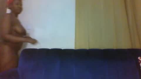 Snapshot of thickyannah2 chatting on October 7, 2:09 am thickyannah online show from October 7, 2:09 am