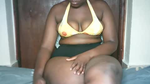 Snapshot of thickybabe_05 chatting on January 27, 8:40 am thickybabe_05 online show from January 27, 8:40 am