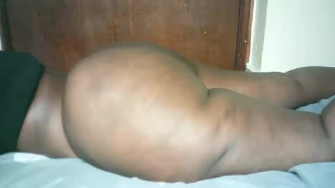 Snapshot of thickybabe_05 chatting on January 28, 12:00 pm thickybabe_05 online show from January 28, 12:00 pm