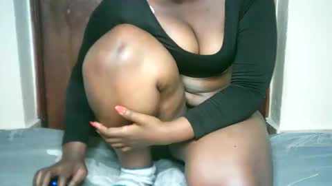 Snapshot of thickybabe_05 chatting on February 6, 5:57 am thickybabe_05 online show from February 6, 5:57 am