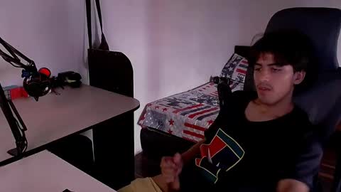 Snapshot of thieves_us chatting on December 2, 6:10 pm thieves_us online show from December 2, 6:10 pm