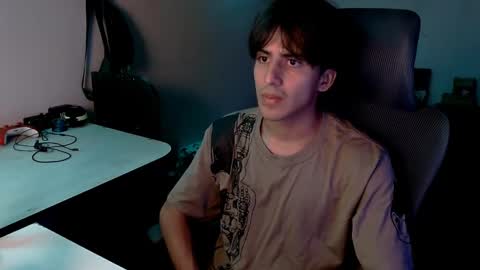 Snapshot of thieves_us chatting on December 4, 4:32 am thieves_us online show from December 4, 4:32 am