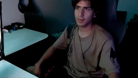 Snapshot of thieves_us chatting on December 6, 8:05 am thieves_us online show from December 6, 8:05 am