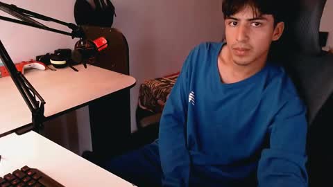 Snapshot of thieves_us chatting on December 26, 7:38 pm thieves_us online show from December 26, 7:38 pm