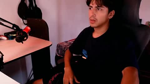 Snapshot of thieves_us chatting on January 12, 4:50 pm thieves_us online show from January 12, 4:50 pm