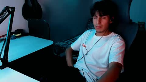 Snapshot of thieves_us chatting on January 15, 4:04 am thieves_us online show from January 15, 4:04 am