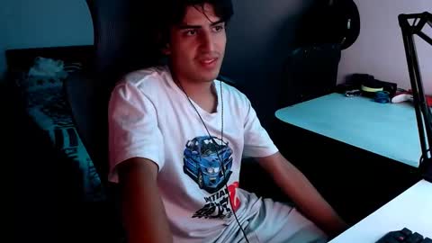 Snapshot of thieves_us chatting on January 18, 5:20 am thieves_us online show from January 18, 5:20 am