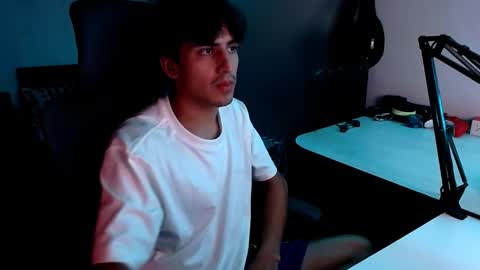 Snapshot of thieves_us chatting on January 20, 5:04 am thieves_us online show from January 20, 5:04 am