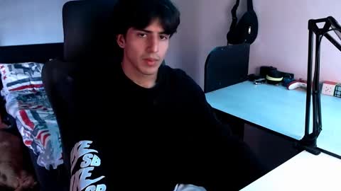 Snapshot of thieves_us chatting on January 25, 8:10 pm thieves_us online show from January 25, 8:10 pm