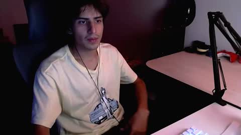 Snapshot of thieves_us chatting on February 8, 6:33 am thieves_us online show from February 8, 6:33 am