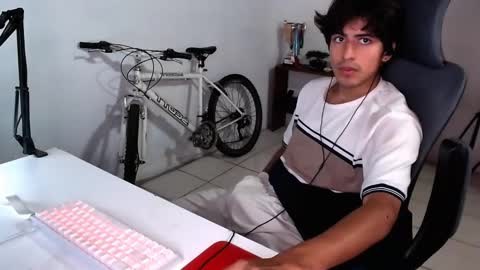 Snapshot of thieves_us chatting on September 8, 5:12 pm thieves_us online show from September 8, 5:12 pm