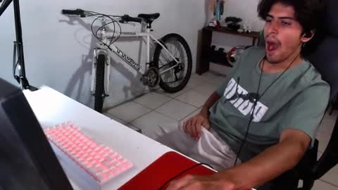 Snapshot of thieves_us chatting on September 17, 9:11 am thieves_us online show from September 17, 9:11 am