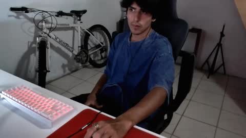 Snapshot of thieves_us chatting on September 24, 5:44 am thieves_us online show from September 24, 5:44 am