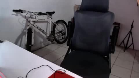 Snapshot of thieves_us chatting on September 28, 5:24 am thieves_us online show from September 28, 5:24 am