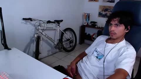 Snapshot of thieves_us chatting on October 29, 7:37 pm thieves_us online show from October 29, 7:37 pm