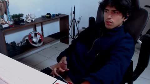 Snapshot of thieves_us chatting on November 18, 5:23 am thieves_us online show from November 18, 5:23 am