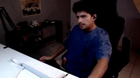 Snapshot of thieves_us chatting on December 17, 4:29 am thieves_us online show from December 17, 4:29 am