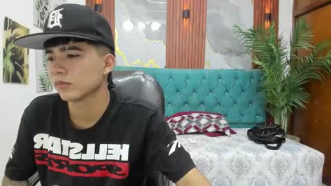 Snapshot of thiiago_collins chatting on February 22, 10:41 pm THIAGO COLLINS online show from February 22, 10:41 pm