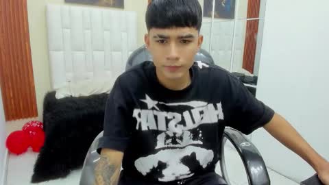 Snapshot of thiiago_collins chatting on March 1, 10:34 pm THIAGO COLLINS online show from March 1, 10:34 pm