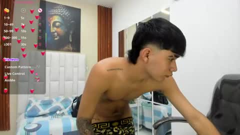  THIAGO COLLINS  online show from June 25, 11:31 pm