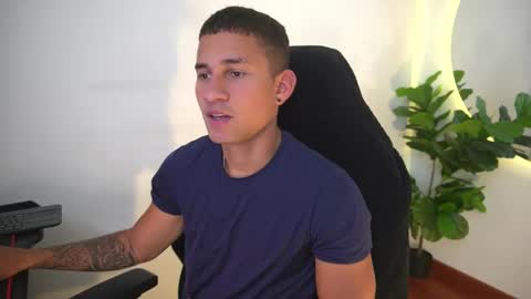 thin_tommy11 online show from February 6, 8:01 pm